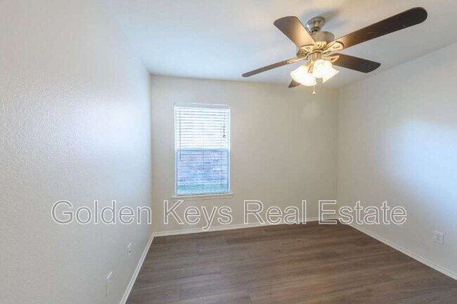 Building Photo - 672 S Heights Dr