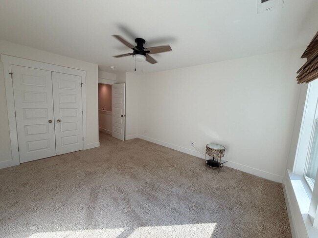 Building Photo - Four Bedroom Town Home in Old Stoney Village- Two Primary Suites