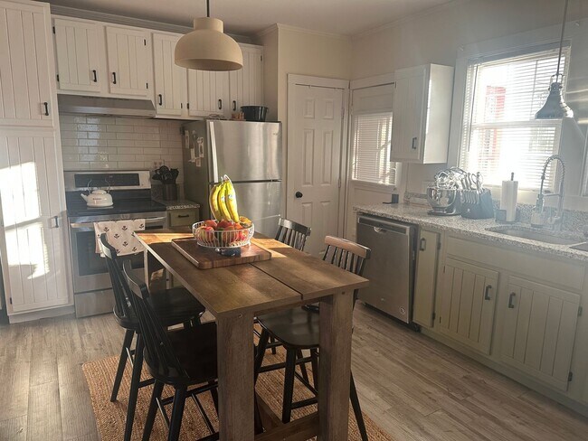 Building Photo - 23 Edwards St