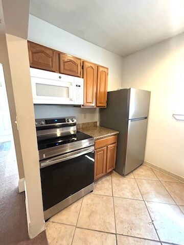 UNIT #4 - 2926 Post St