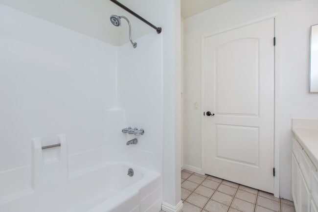 Building Photo - Spacious 3 Bed/ 2 Bath Home Nestled In Tranquil Setting in Spring Valley