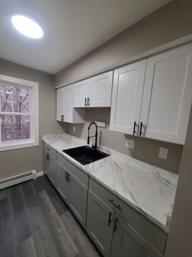 Interior Photo - 1710 Elder St. (10 Unit)