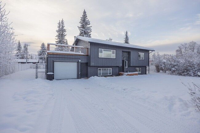 Primary Photo - Modern 4-Bedroom Home in Fairbanks, AK