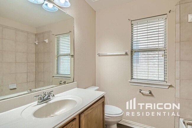 Building Photo - 7814 Longbow Ln
