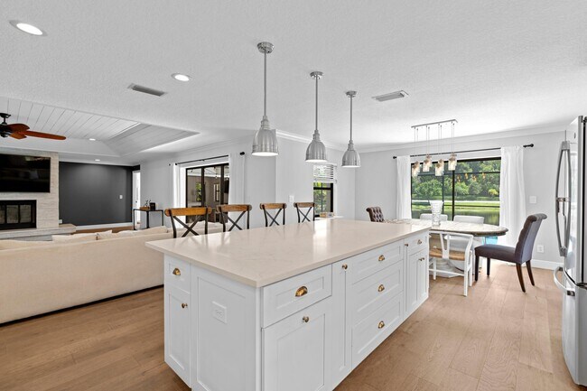 Building Photo - 12931 N Normandy Way