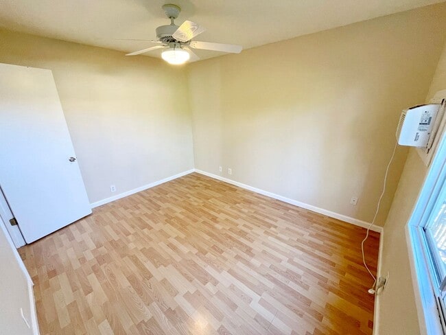 Building Photo - 3 Bed 1 Bath Unfurnished house in the Hear...