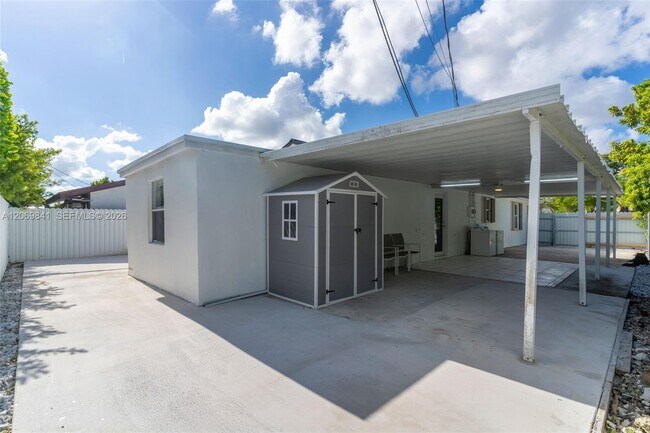 Building Photo - 9999 NW 25th Terrace