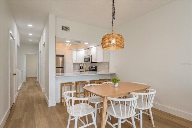 Building Photo - 320 Island Way