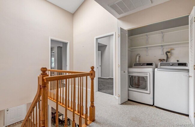 Building Photo - 138 The Knoll