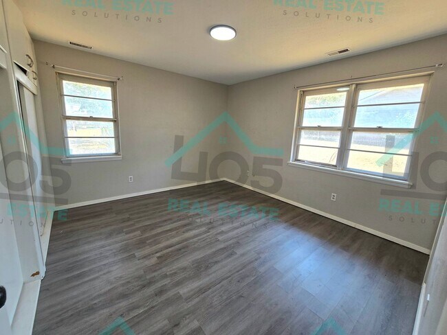 Building Photo - MWC Rental 3 Bed