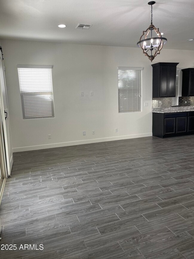 Building Photo - 993 E Knightsbridge Way