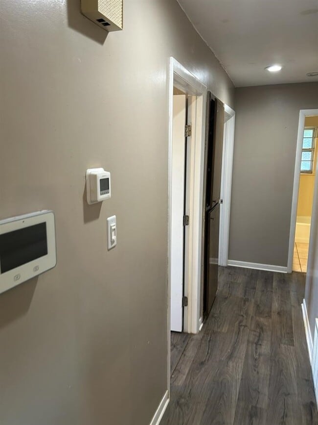 Building Photo - 4708 SE Sunnymeade