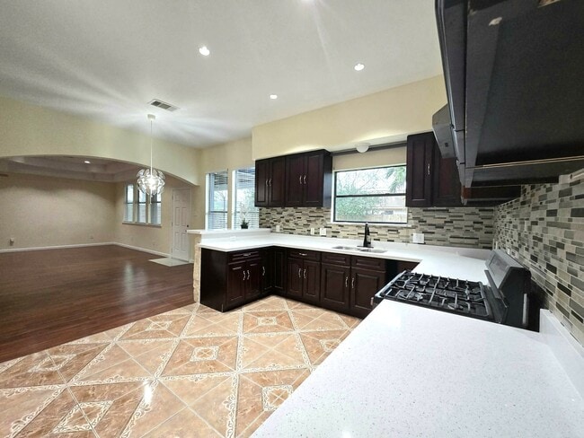 Building Photo - 6641 Midfield Dr