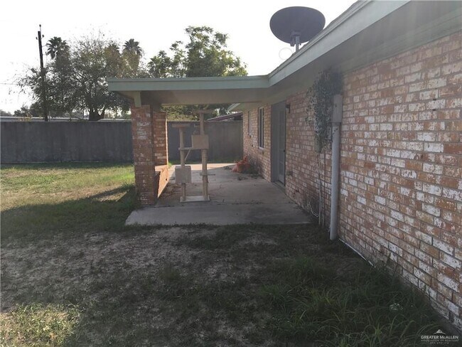 Building Photo - 5708 N Broadway St