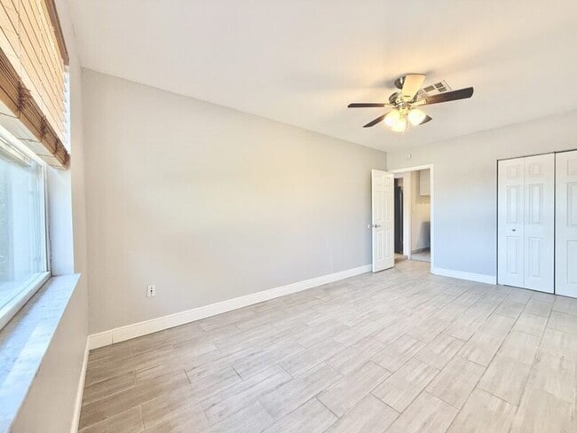 Building Photo - 6475 Cedarbrook Dr