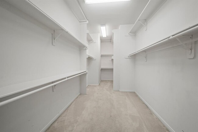 Building Photo - 306 Bremond St