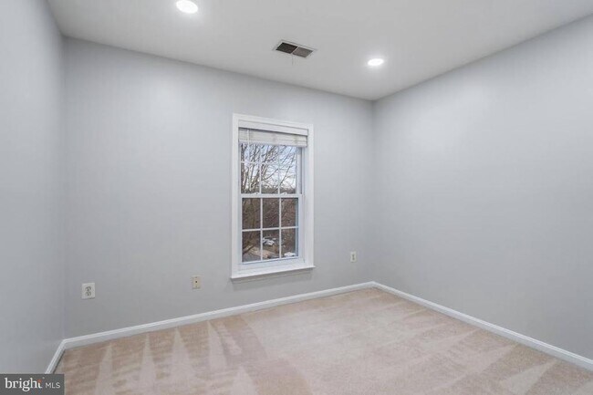 Building Photo - 8648 Royal Worcester Ln