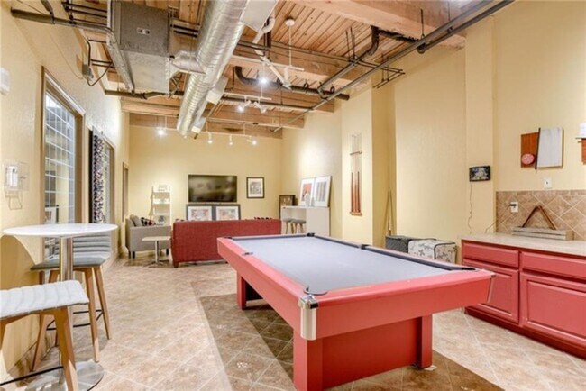 Building Photo - 609 Central St