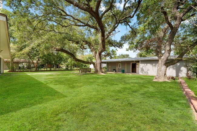 Building Photo - 5618 Avenue M 1/2