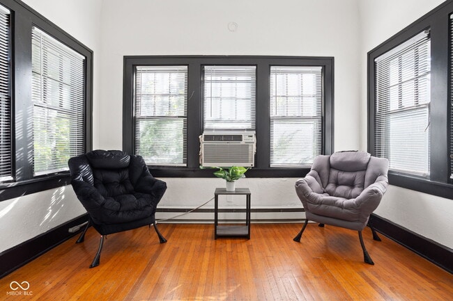 Building Photo - 784 Woodruff Pl E Dr