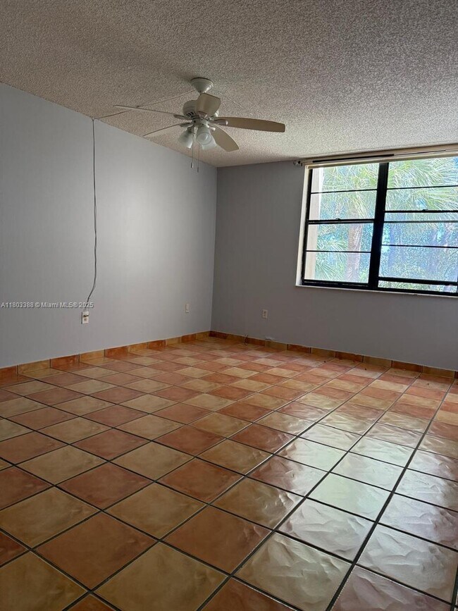 Building Photo - 10845 SW 112th Ave
