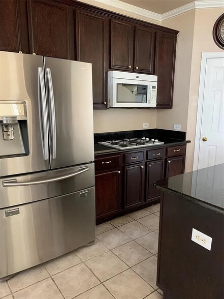 Building Photo - Room in House on Rodeo Ct