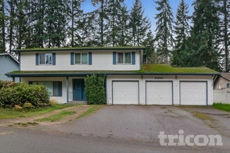 Building Photo - 5452 Pineridge Dr NE