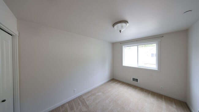 Building Photo - 3 Bed 2.5 Bath - Pet Friendly - WhidbeyHea...