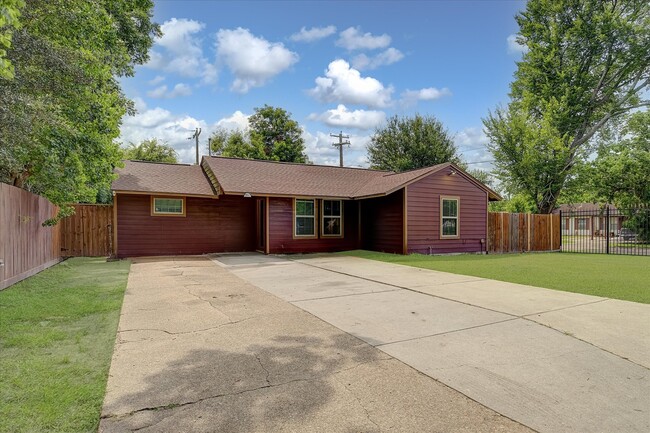 Building Photo - 8159 Glenhollow Dr