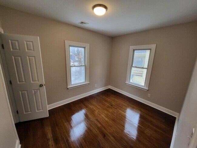 Building Photo - 137 Peck Ave
