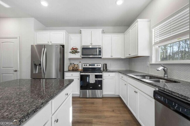 Building Photo - 925 Lakehaven Ln