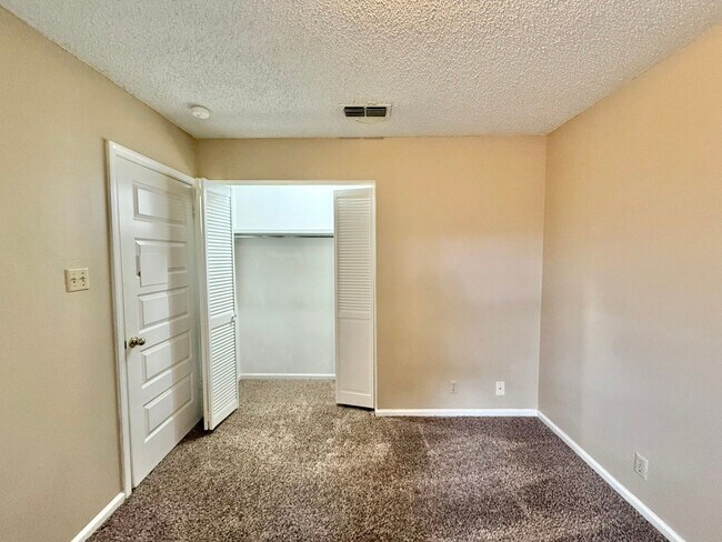 Building Photo - Delmar Dr. 2510/2512