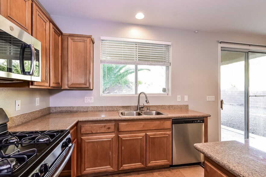 Building Photo - 324 Point Loma Ave