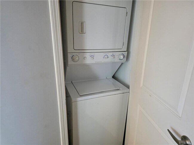 Building Photo - 44 Peachtree Pl NE