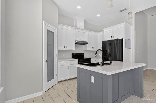 Building Photo - 16 Spanish Oak Dr