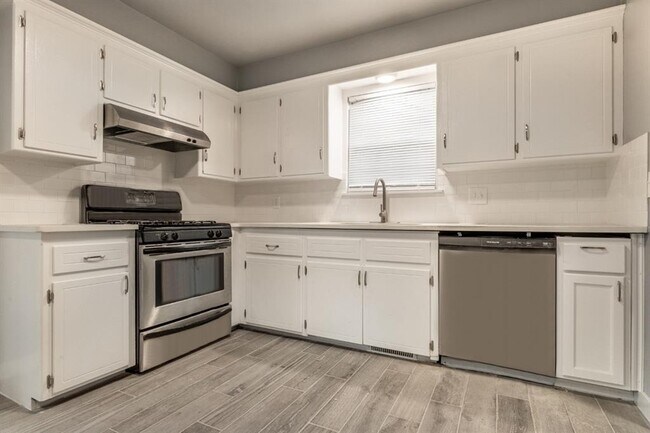 Building Photo - 13817 N Everest Ave