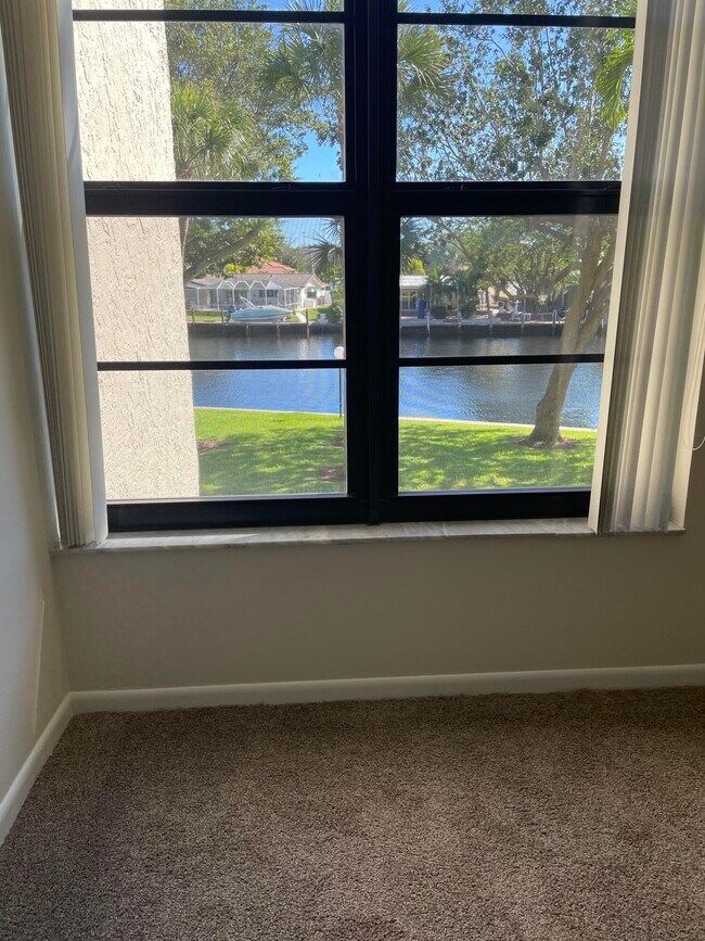 Building Photo - 14 Royal Palm Way