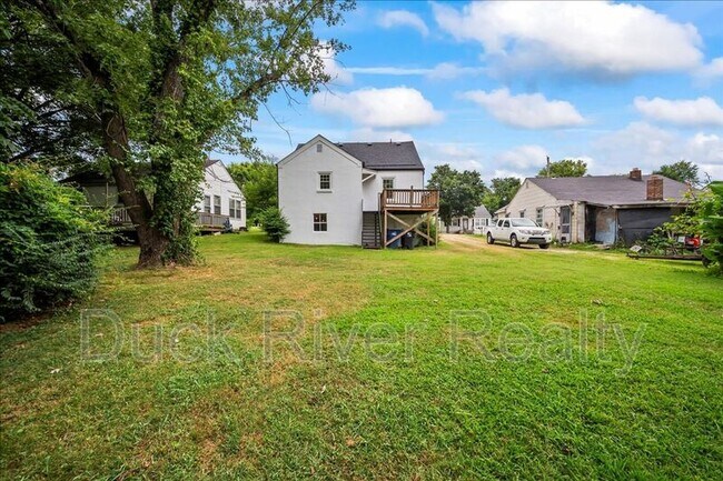 Building Photo - 2135 Thomas Ave