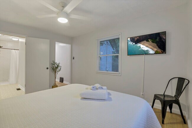 Building Photo - 1275 E Weber Rd