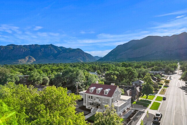 Building Photo - All-Utilities-Included Studio in Historic Bristol Manor | Pet Friendly