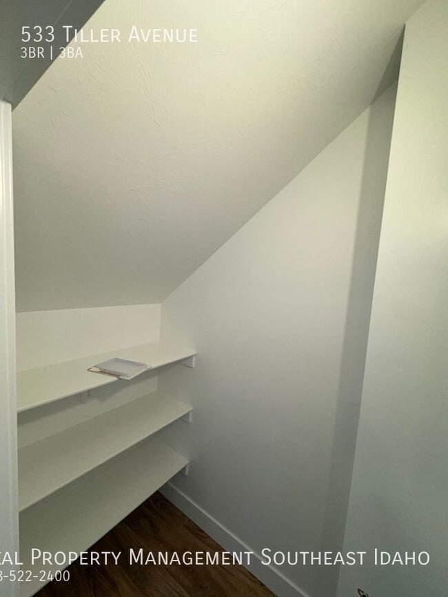 Building Photo - 533 Tiller Ave
