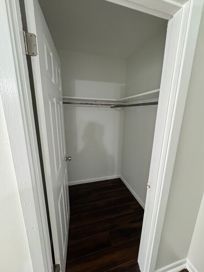 Building Photo - 6467 Park Manor Dr
