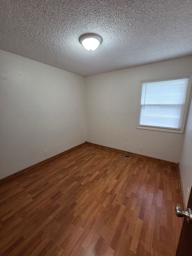 Building Photo - 3009 S Gordon Ave