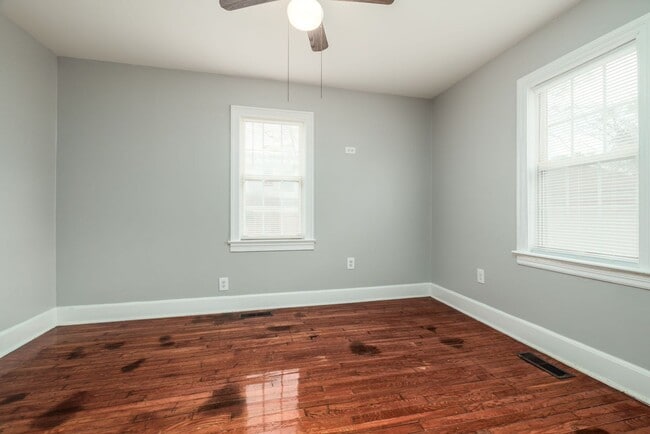 Building Photo - Discover Your New Everyday Haven in Hanahan!