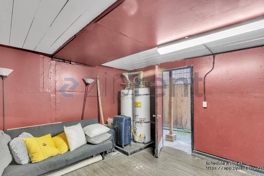 Building Photo - 484 Waller St