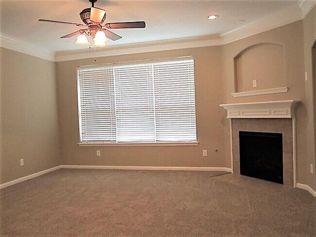 Building Photo - 12403 Fort Dupont Ln