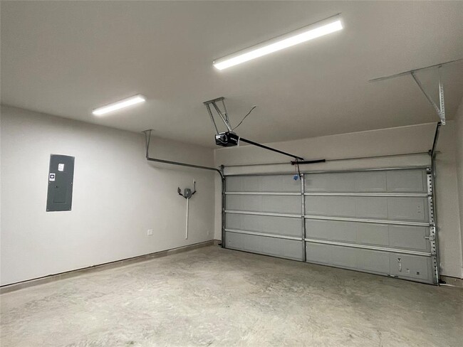 Building Photo - 9122 Brixham Dr