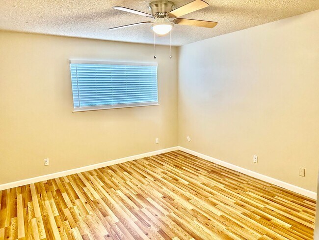 Building Photo - Spacious North Fresno 4/3 with Pool