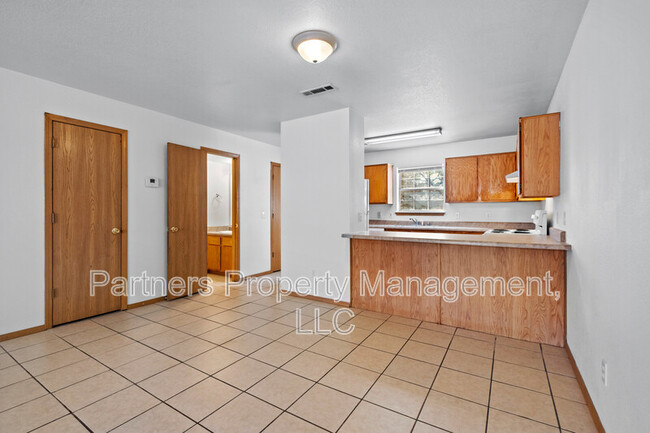 Building Photo - 886 Curtis Ave