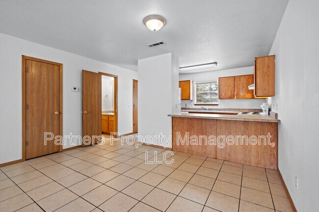 Building Photo - 888 S Curtis Ave